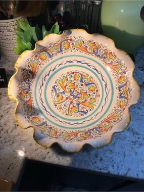 Moma Cream Ceramic Centerpiece Bowl Like New read below